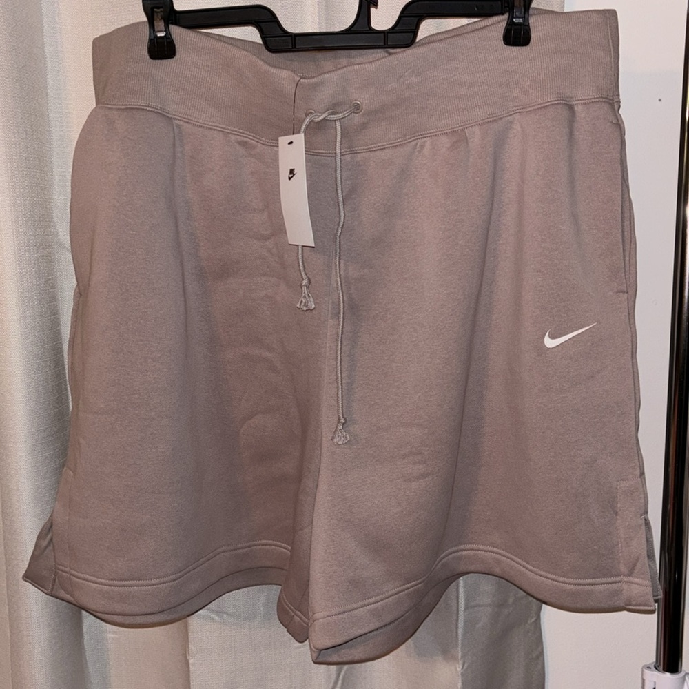 NWT Loose Fit High Rise 3XL Nike Shorts